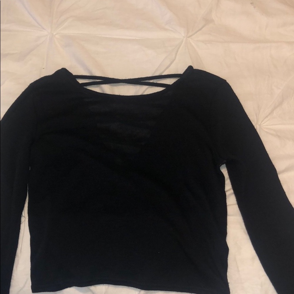 Black long sleeves sweater w open back